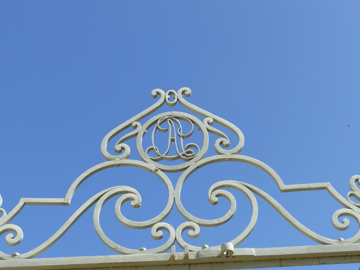 Chateau Du Grand Jardin Valensole Exterior photo